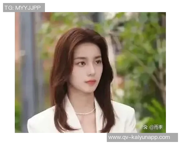 内维斯女友深情回忆初恋岁月讲述爱与成长的真实故事